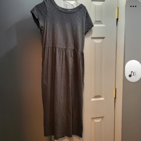 Universal Thread Dresses & Skirts - Universal Thread Gray Short-Sleeve Midi Dress